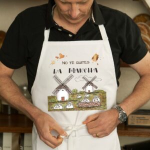 Delantal con un diseño artesanal dedicado a La Mancha, con un toque de humor.