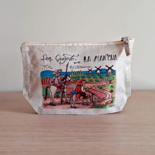 Neceser o portatodo con un diseño artesanal dedicado a DOn Quijote de La Mancha