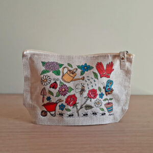 Neceser o portatodo con un diseño artesanal dedicado a la primavera