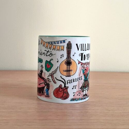 Taza de cerámica de colores con una ilustración artesanal dedicada a la Feria del Pimiento de Villanueva de los Infantes vista lateral