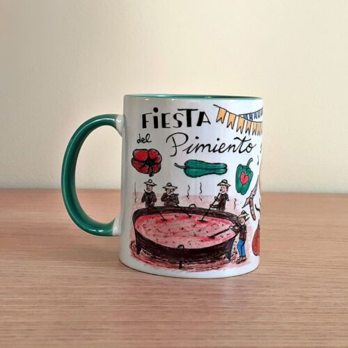Taza de cerámica de colores con una ilustración artesanal dedicada a la Feria del Pimiento de Villanueva de los Infantes vista trasera