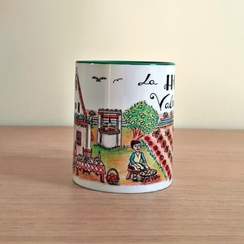 Taza de cerámica de colores con una ilustración artesanal dedicada a la huerta valenciana, vista lateral