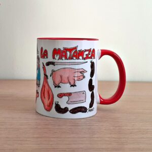 Taza de cerámica de colores con una ilustración artesanal dedicada a la matanza del cerdo