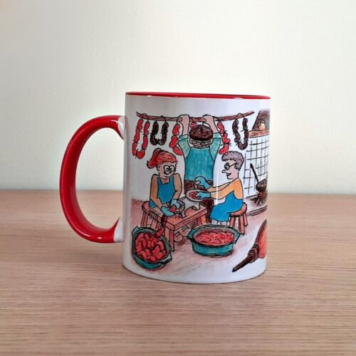 Taza de cerámica de colores con una ilustración artesanal dedicada a la matanza del cerdo vista trasera