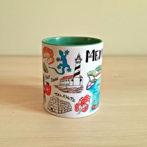 Taza de cerámica de colores con una ilustración artesanal dedicada a Menorca vista lateral