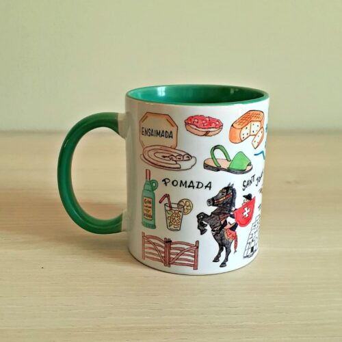 Taza de cerámica de colores con una ilustración artesanal dedicada a Menorca vista trasera