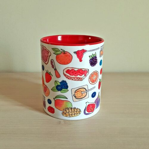 Taza de cerámica de colores con una ilustración artesanal dedicada a las mermeladas vista lateral