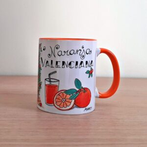 Taza de cerámica de colores con una ilustración artesanal dedicada a la naranja valenciana.