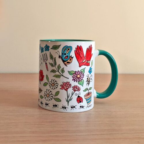 Taza de cerámica de colores con una ilustración artesanal dedicada a la primavera