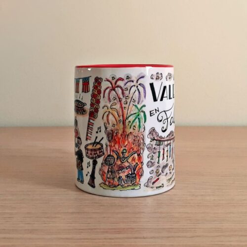 Taza de cerámica de colores con una ilustración artesanal dedicada a Valencia en Fallas vista lateral