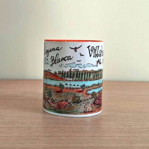 Taza de cerámica de colores con una ilustración artesanal dedicada al entorno natural de Villahermosa vista lateral