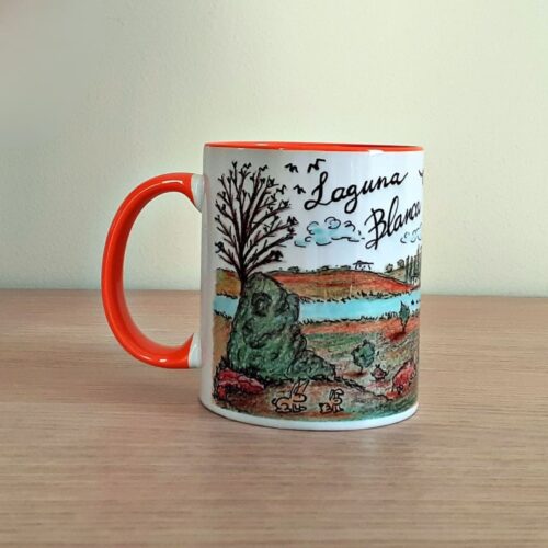 Taza de cerámica de colores con una ilustración artesanal dedicada al entorno natural de Villahermosa vista trasera