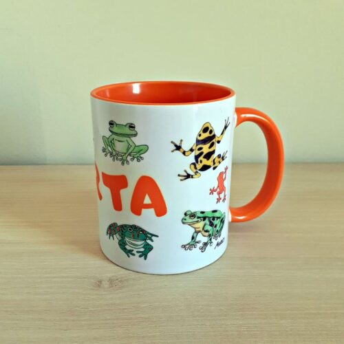 Taza de cerámica de colores con una ilustración artesanal personalizada con tu nombre